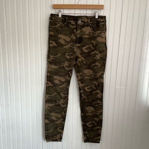 Women’s Grace & Lace Camo Print Skinny Jeans Size L